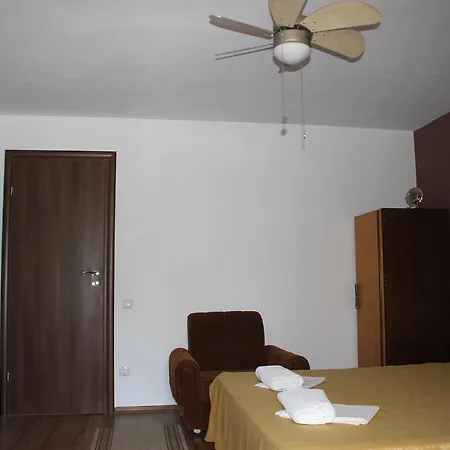 къщата на янкови Къща за гости